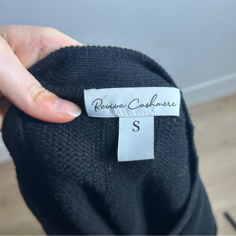 Revive Cashmere Merino Wool Cashmere Black Boxy Cropped Knit Button Cardigan - Picture 15 of 15